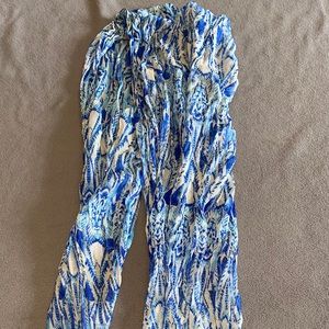 Blue and cream pattered scarf